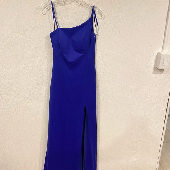 NEW La Femme One-Shoulder Jersey Gown Size 4 - Picture 2 of 4